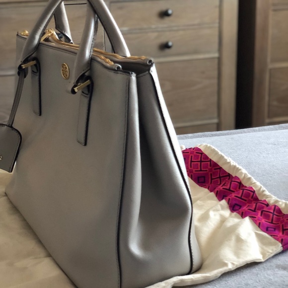 Tory Burch Double Zip Robinson Tote in Storm Grey - Picture 3 of 7